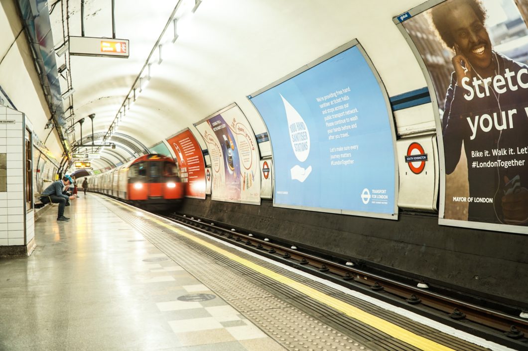 Photo of tube pulling into platform.